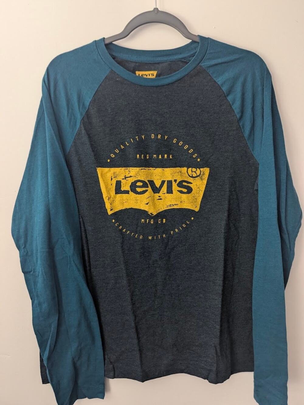 Levi's Men’s Medium Long Sleeve Graphic Shirt Blue Gray Casual Tee